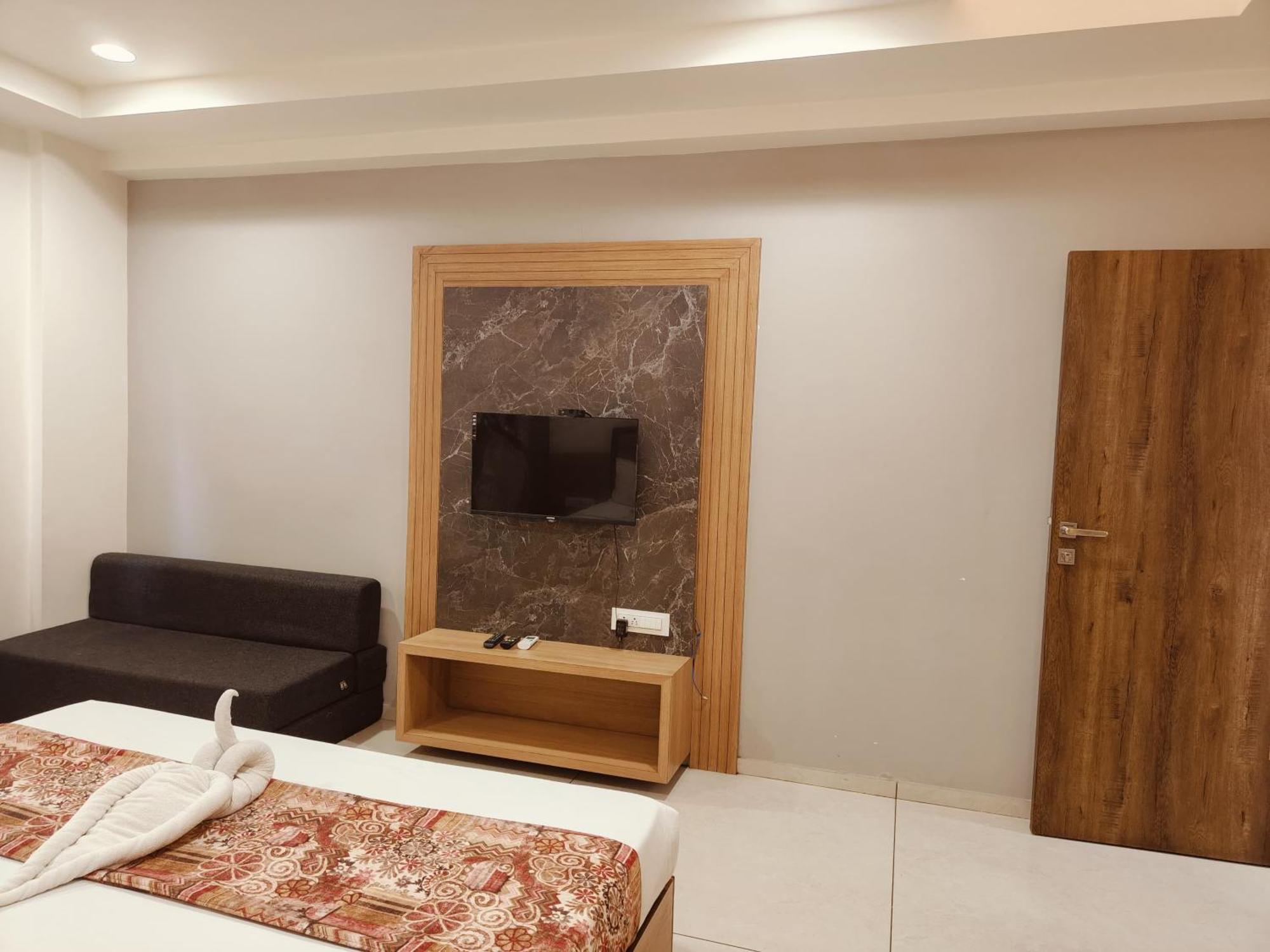 Hotel Trushadham Near To Mahalaxmi Temple Colhapur Exterior foto