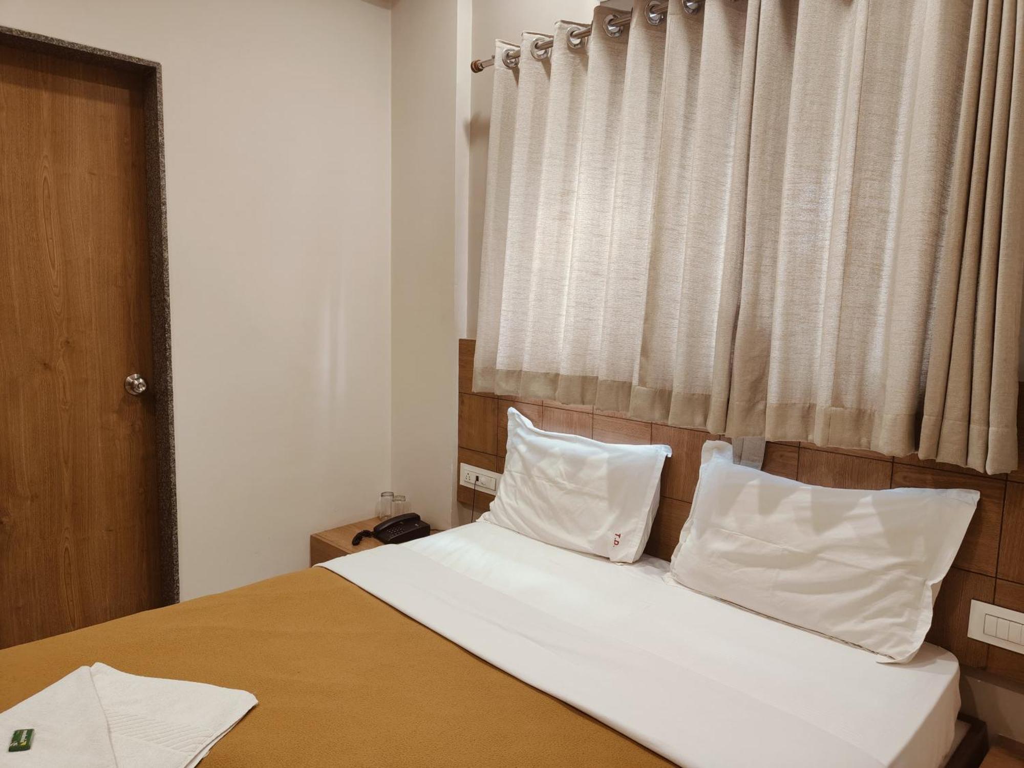 Hotel Trushadham Near To Mahalaxmi Temple Colhapur Exterior foto