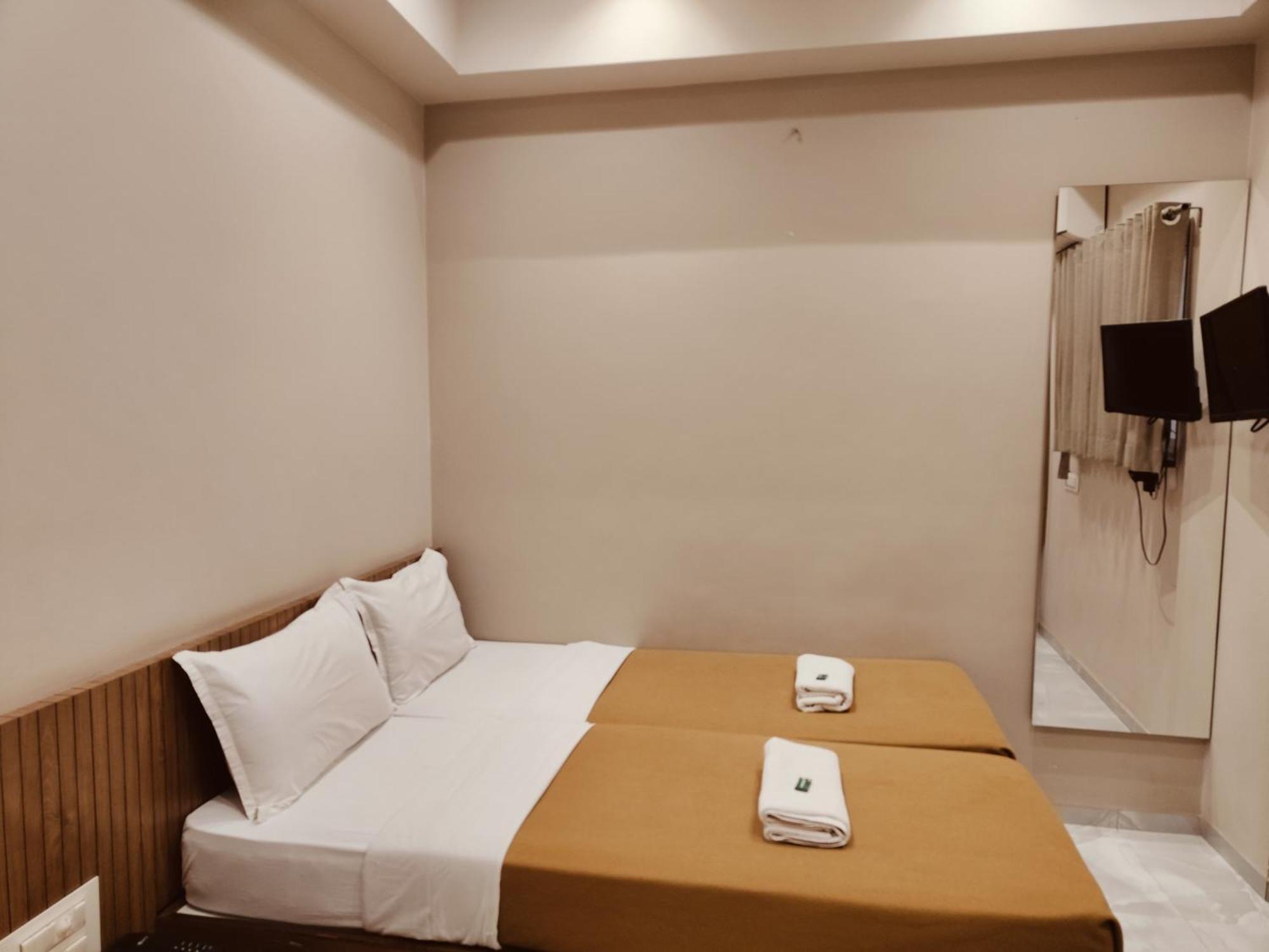 Hotel Trushadham Near To Mahalaxmi Temple Colhapur Exterior foto